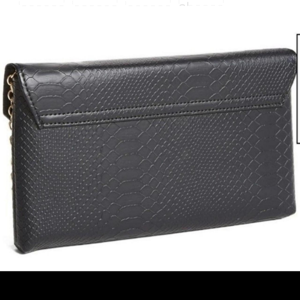 🆕 guess clutch ♥️ - Picture 3 of 4